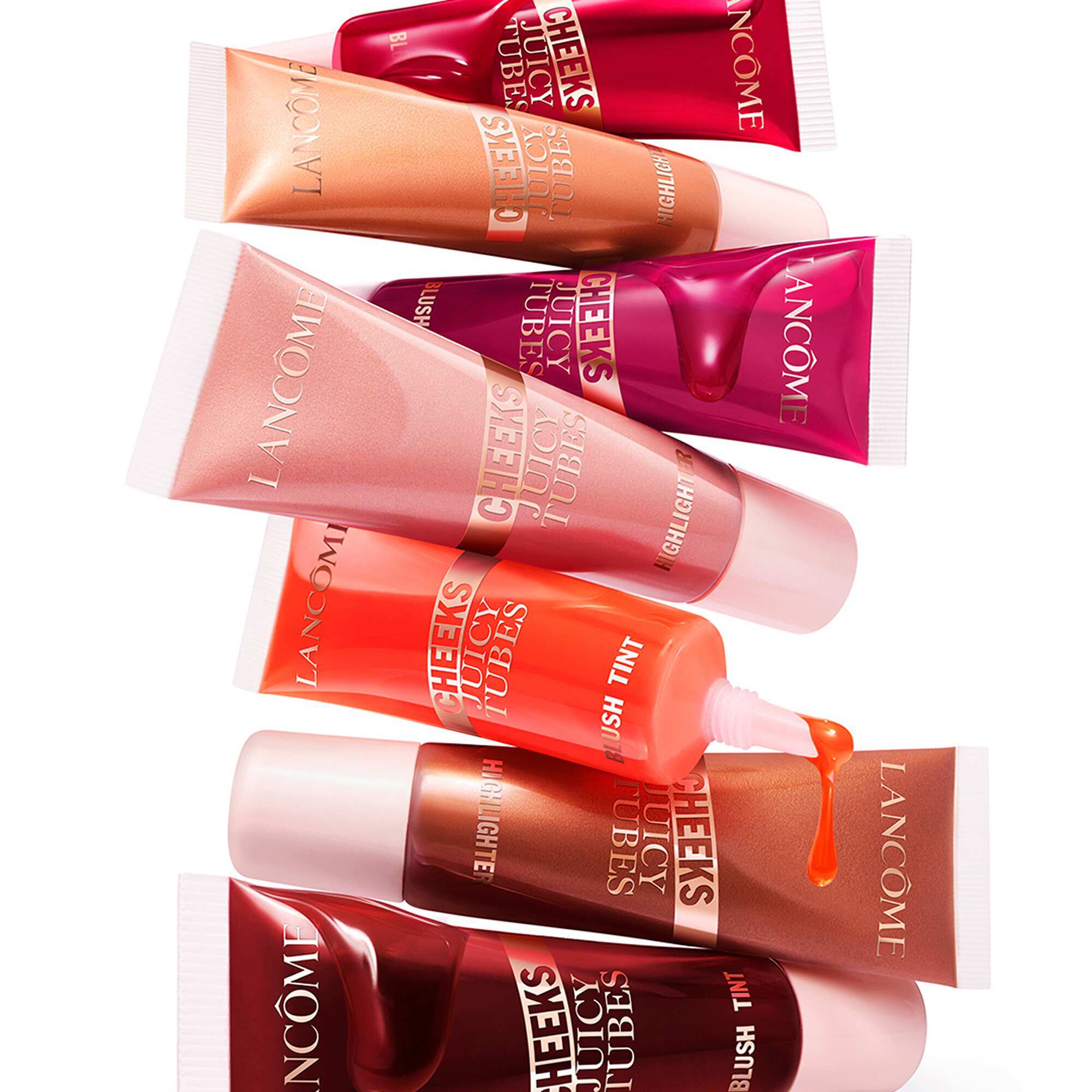 Ein Stapel Juicy Tubes Cheeks Highlighter in verschiedenen Farbtonen.