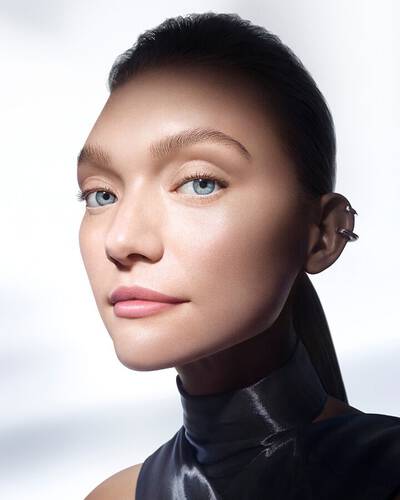 Model Genifique Repair Shot-Kampagne