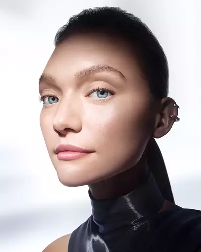 Model Genifique Repair Shot-Kampagne