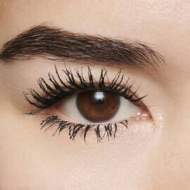 Dekoratives Bild: Nahaufnahme des Auges einer Frau