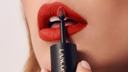 Beauty-Visual mit flussigem Lippenstift fur Lancome