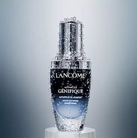 Lancome Genifique Serum mit Wassertropfen