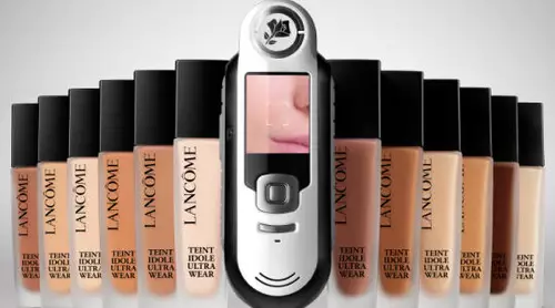 Hautton-Anpassungsgerat von Lancome mit unterschiedlichen Foundations der Reihe 'Teint Idole Ultra Wear'.