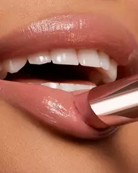 Butterglow auf den Lippen