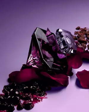 La Nuit Tresor Parfum Stillleben