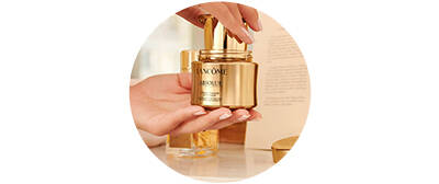 Lancome Flasche mit Handen