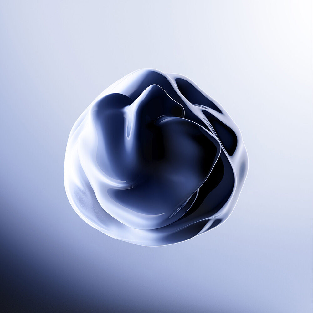 Abstrakte, organische Form in tiefem Blau und Weiß, schwebend vor einem hellen, einfarbigen Hintergrund.