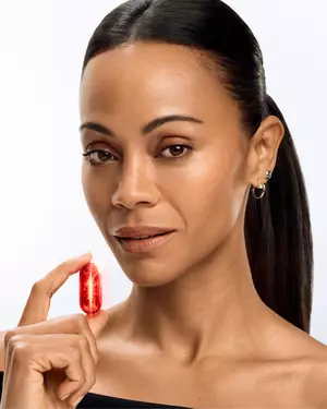 Zoe Saldana fur Longevity MD von Lancome