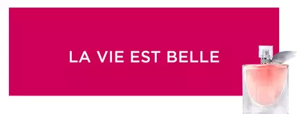 Ein Parfumflakon neben dem Text "LA VIE EST BELLE" auf einem pinken Hintergrund.