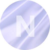 Runder, lila Farbton mit dem Buchstaben 'N' in der Mitte, grafisches Design mit sanften Lichtreflexionen.