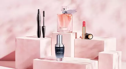 Lancome Rosen auf pinkem Hintergrund