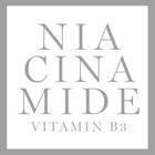 Ein großer Button mit der Aufschrift Niacinamide Vitamin B3 (Inhaltsstoff)
