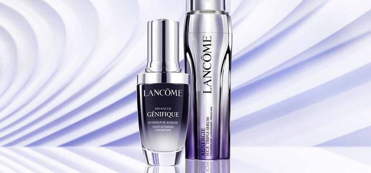 Dekoratives Bild: Darstellung des Renergie H.C.F. Triple Serums und des Genifique Ultimate Serums vor einem violetten Hintergrund.