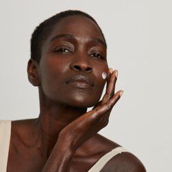 Frau Creme trockene Haut