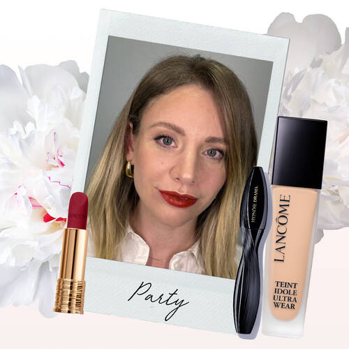Eine Frau mit langen, blonden Haaren tragt roten Lippenstift und hat ein frisches Make-up. Im Hintergrund sind Produkte von Lancome zu sehen, sowie der Text „Party“.