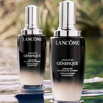 2 Advanced Genifique in der Natur im Wasser