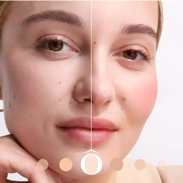 Frau mit naturlichem Make-up, die die linke Gesichtshalfte zeigt, die mit Rouge und Lippenfarbe betont ist, und die rechte Seite, die ungeschminkt ist.