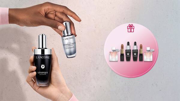 Hande halten Lancome Genifique Seren neben einem Geschenk-Symbol mit einem Aktions-Set auf der rechten Seite.
