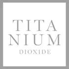 Ein großer Button mit der Aufschrift Titanium Dioxide (Inhaltsstoff)
