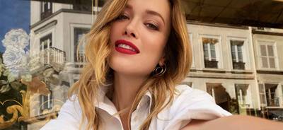 Lancome-General-Beauty-Selfie-Born-In-France-189-Emily-In-Paris
