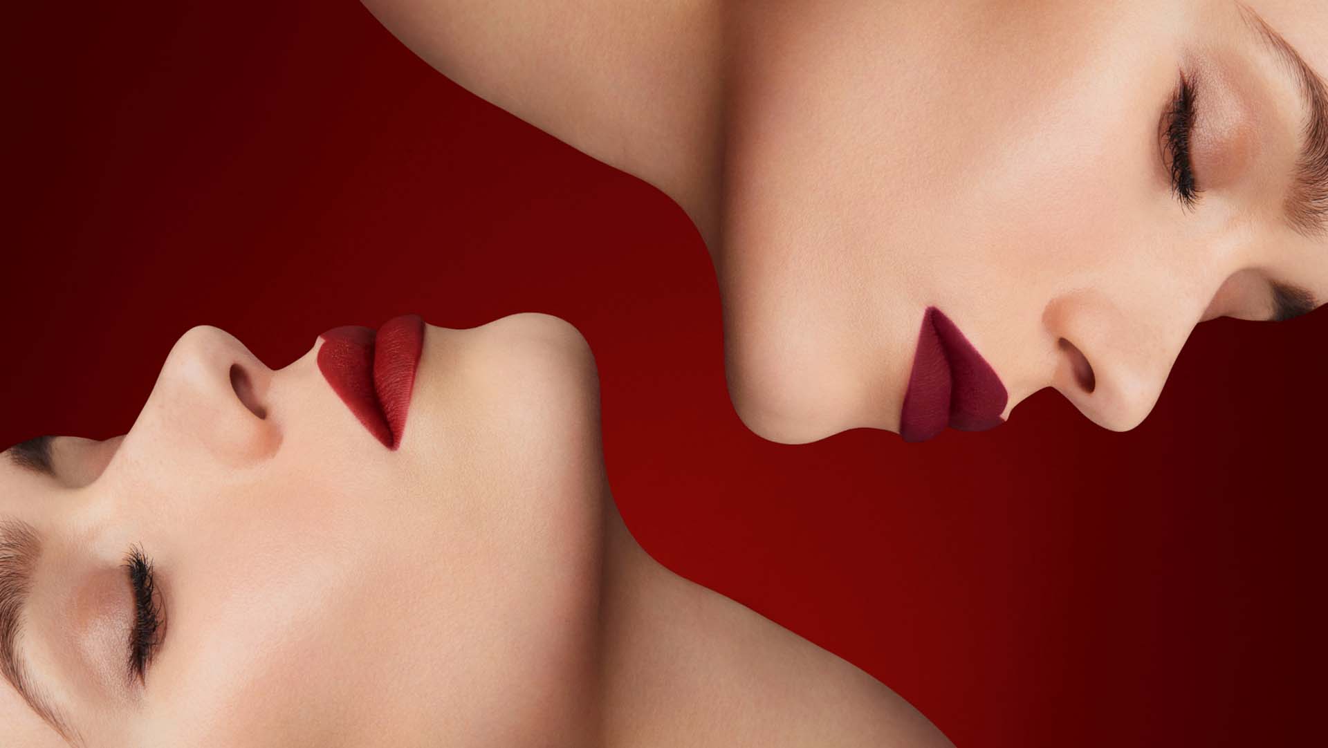 Zwei in rot geschminkte Lippen